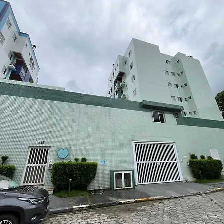 Cobertura 3 suítes com Ar condicionado, 300 metros da Praia Grande, Piscina, Wi-fi, Sauna-2